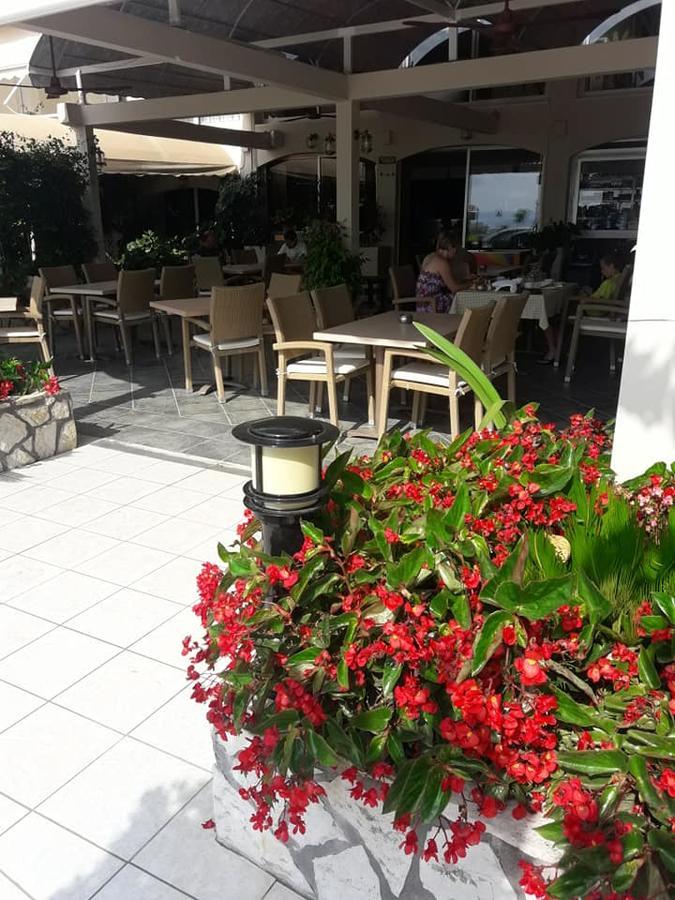 弗洛拉基斯酒店 Livanátai 外观 照片